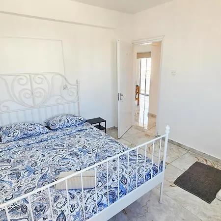 Rooms, 500m To Marina Λάρνακα